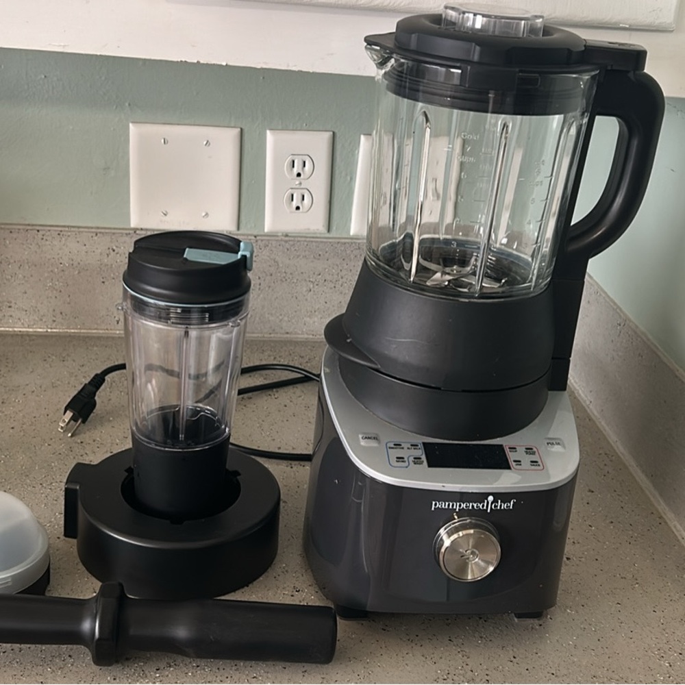 Pampered Chef Gray and Black Blender Set